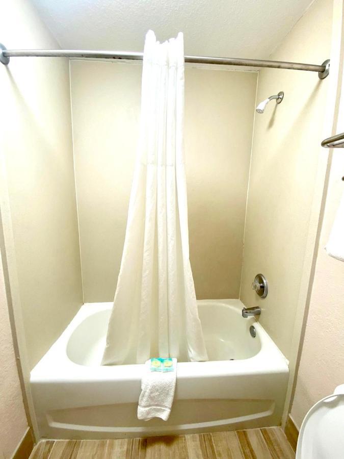 Regency Inn Fern Park Εξωτερικό φωτογραφία